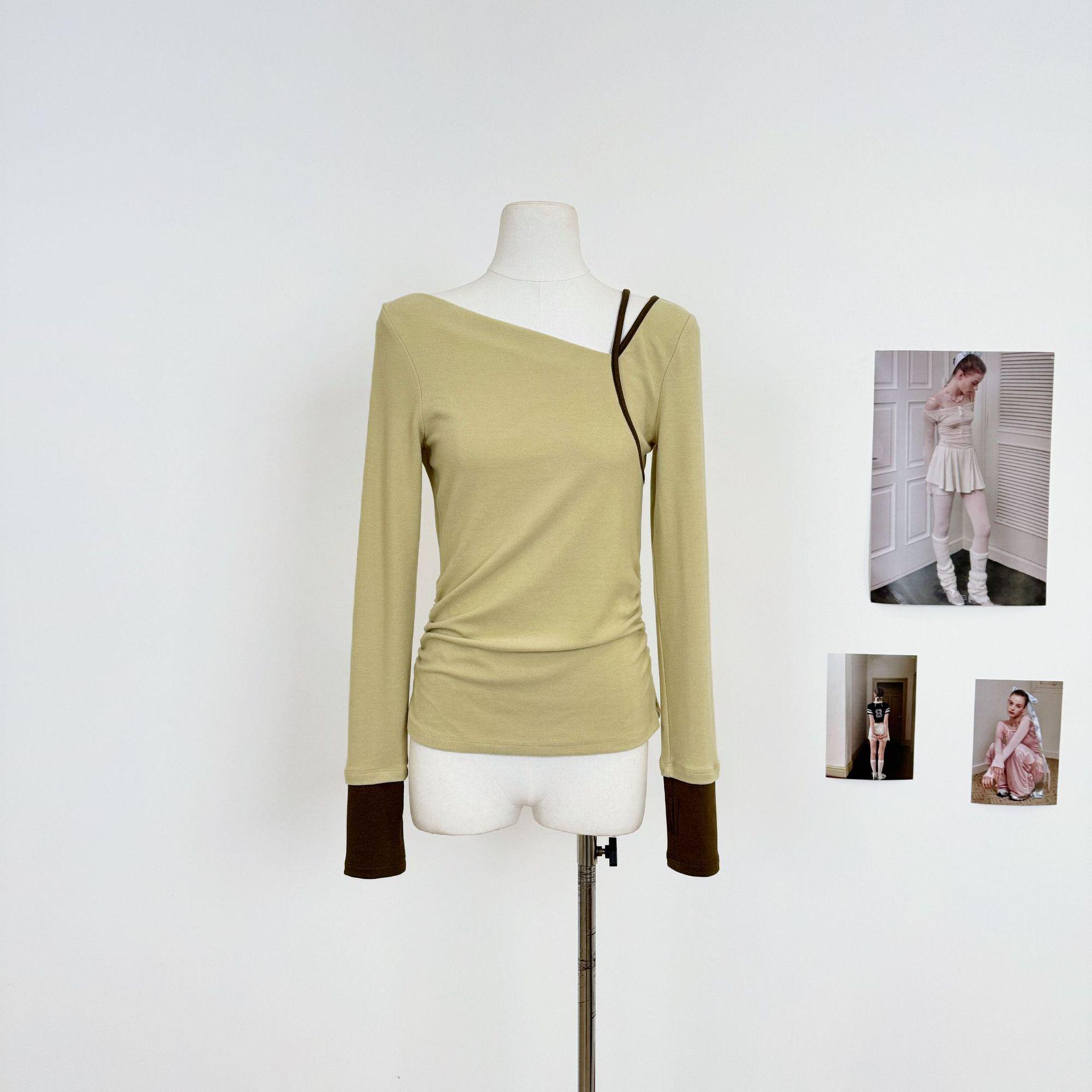 

Deconstructed V-Neck Color Block Knit T-Shirt with Thumbholes Medium