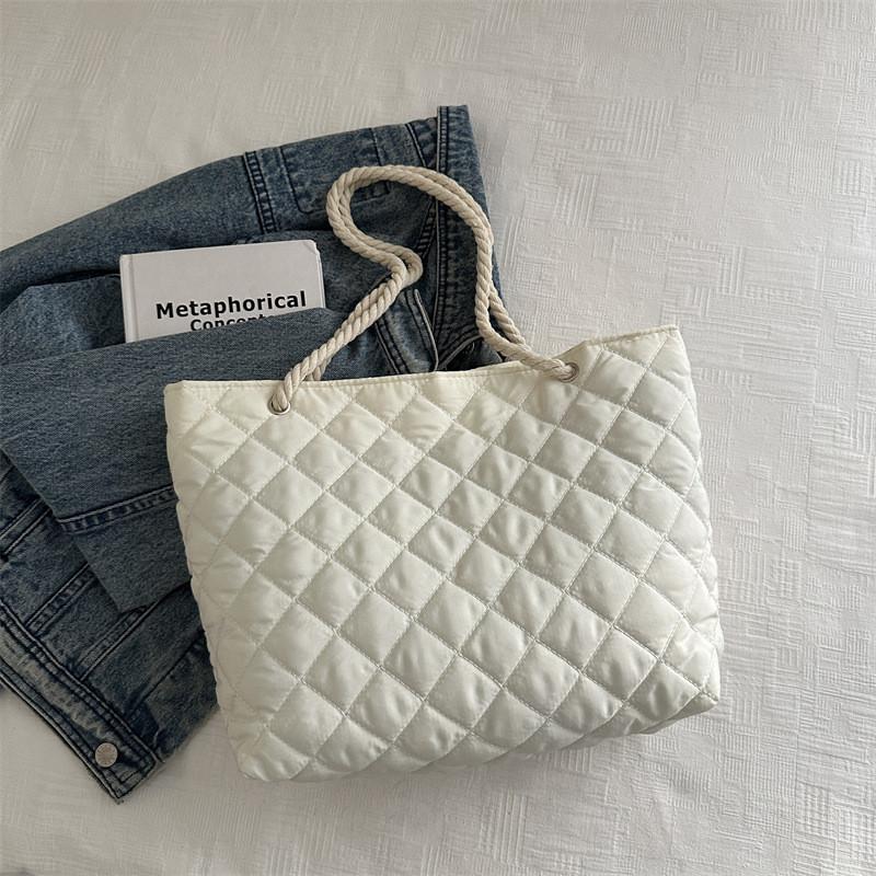 

Trendy Street Style Tote Bag In Black Khaki Pink And White With Soft Structure білий