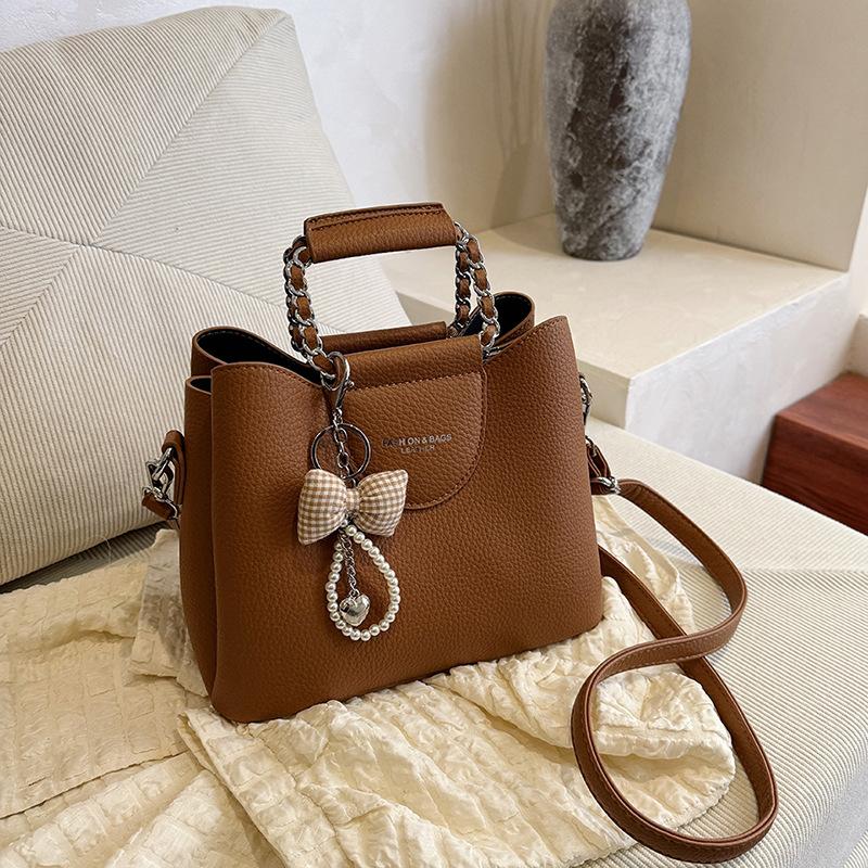 The New Women's Bag Is Fashionable and Trendy, and the Hand-held One-shoulder Oblique Span Tote Bag Is Fashionable.