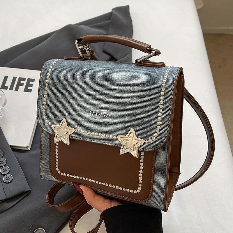 

Niche design Korean version fashionable exquisite portable messenger small square bag student versatile travel commuter backpack female