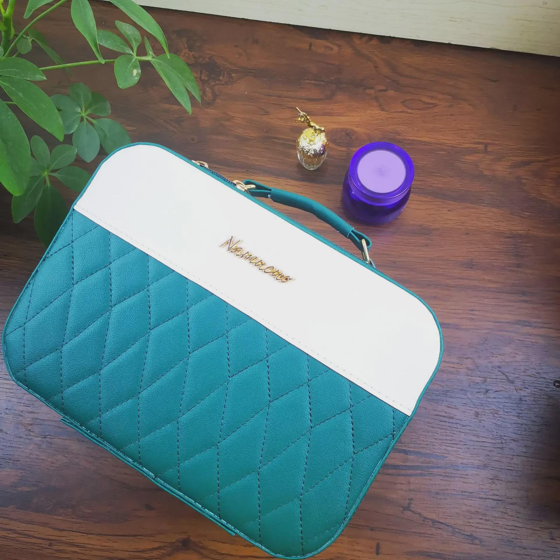 

Светодиодная косметичка с большим зеркалом: Новая тенденция 2024 года в хранении косметики в путешествиях Rechargeable with LED, Large Mirror белый/зелёный