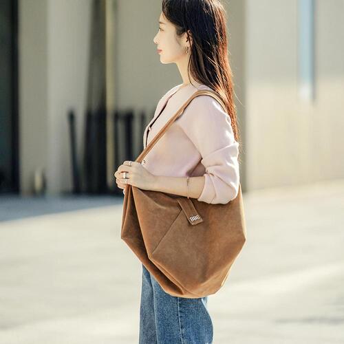 Suin Suede Pomji Shoulder Bag Camel Brown