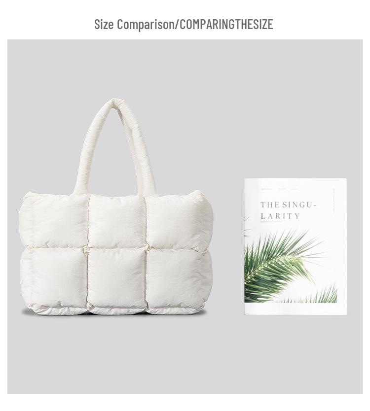 Bolso tote de invierno blanco nube para mujer: Bolso de mano suave y acolchado con diseño de cuadrícula de seis palacios.