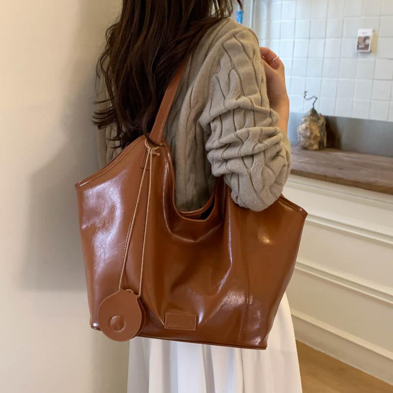 Casual Bucket Bag Women's New Versatile Underarm Bag Commuter Shoulder Bag Portable Autumn New Tote Bag