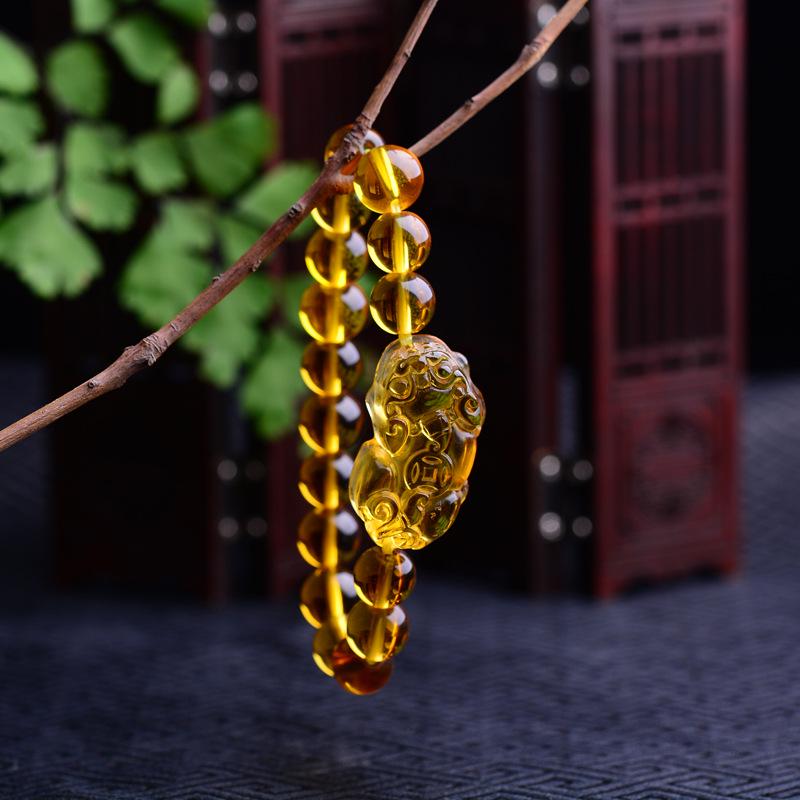 Módny obsidiánový žltý kryštál udrží peniaze a udrží zlo