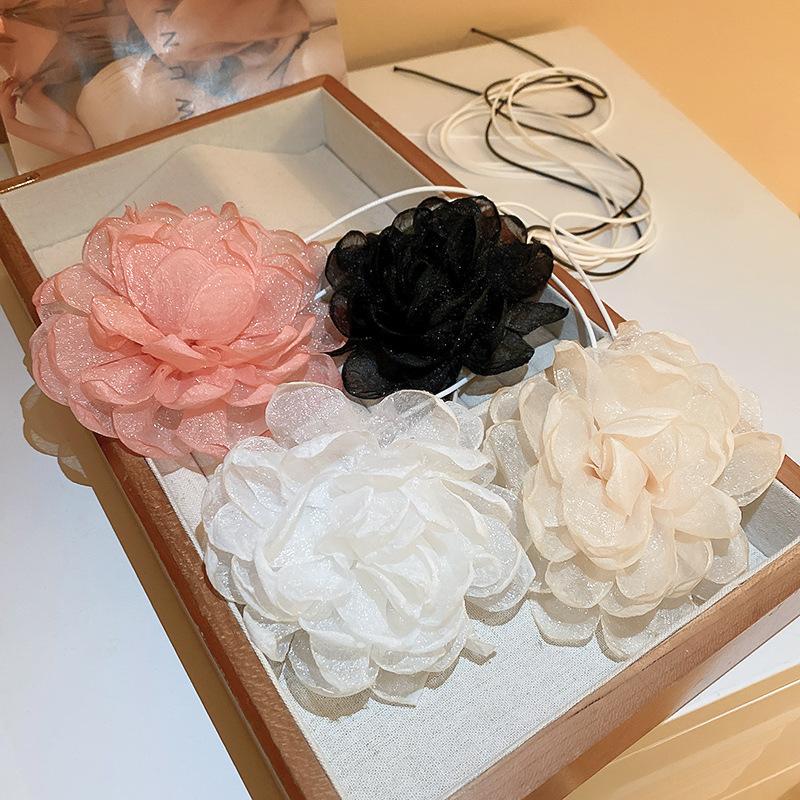 

Elegant three-dimensional one, multi-wearing camellia necklace accessories, high-end sense, simple and fashionable collarbone chain, niche necklace