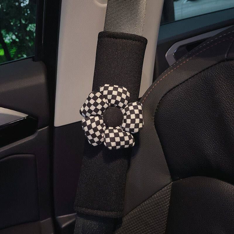 German High-End Car Seatbelt Shoulder Pads, a Pair of Anti-Neck-Strangling Plush Soft Car Interior Accessories, Creative and Cute