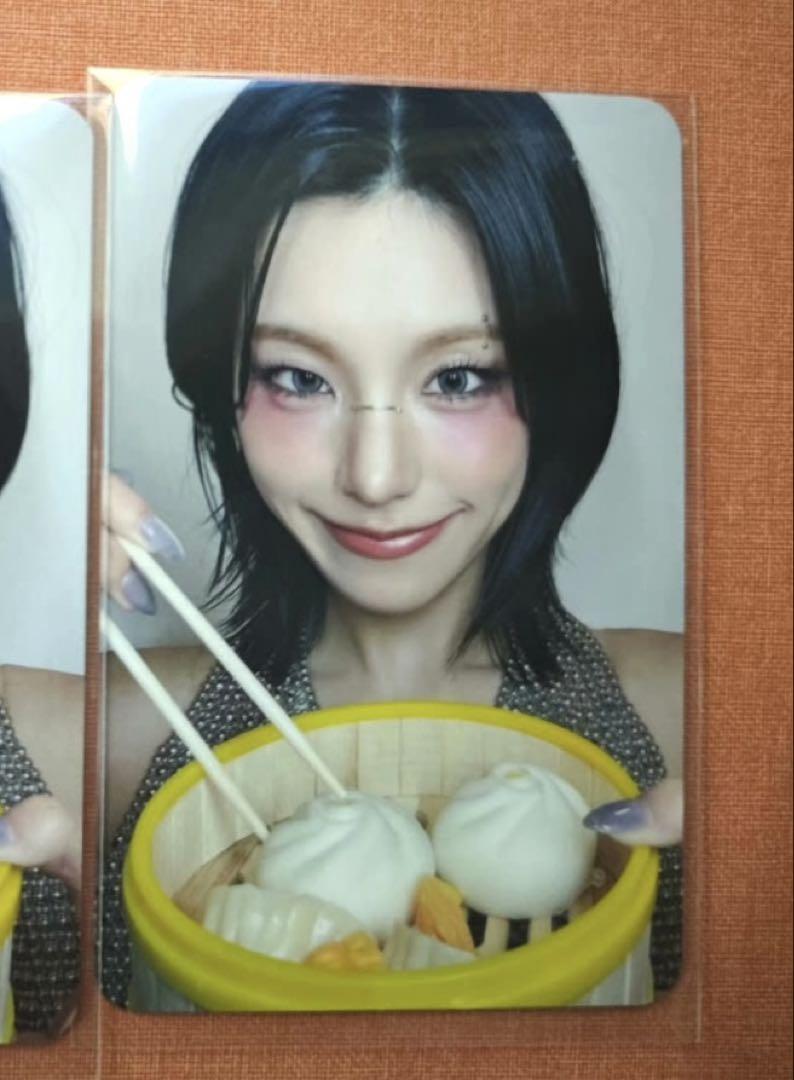 

[Б/У] ITZY Йеджи Аэропорт Makestar Лимитированная торговая карта B4 с автографом