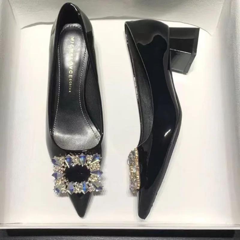 

Высококачественная женская обувь на низком каблуке для женщин, модные кристально-твердые туфли для офиса и карьеры, сексуальные туфли с острым носком для женщин 40 чёрный