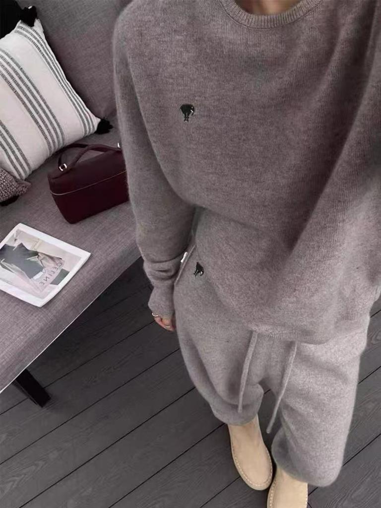 Autumn/Winter Women's European Style Elephant Embroidery Wool Sweater & Pants Set