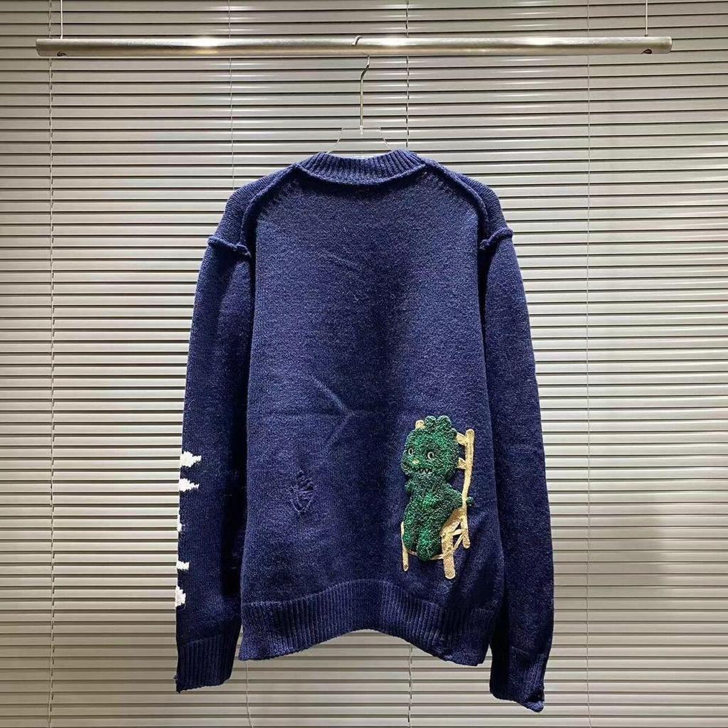 Unisex-Strickpullover mit Rundhalsausschnitt und Allover-Logo (Modelljahr 2025) – Lockere Passform, lässiger Stil