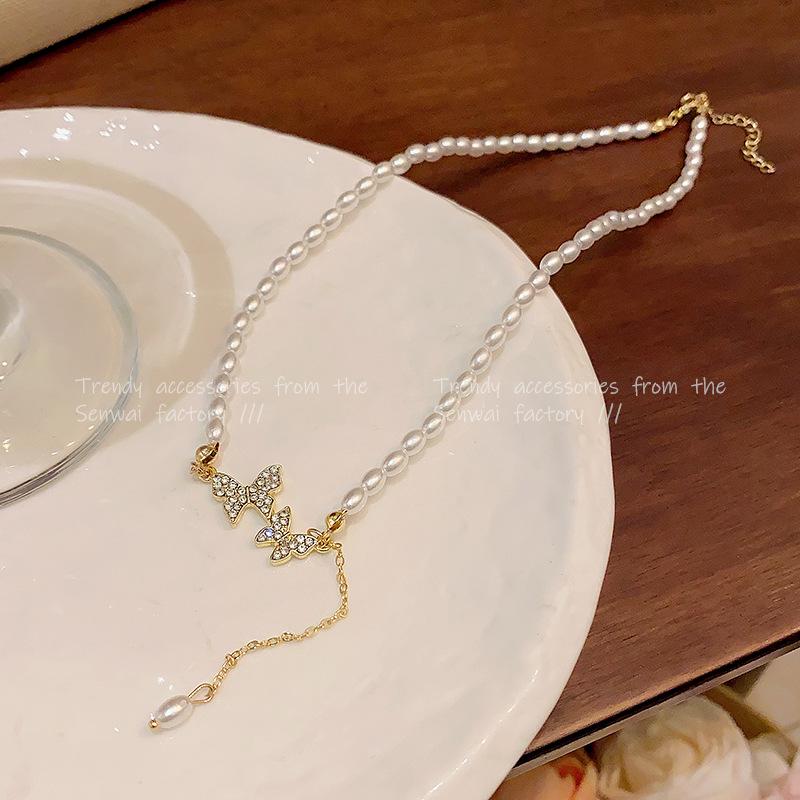 Butterfly pearl necklace Women's beaded collarbone chain in style Internet celebrity accessories