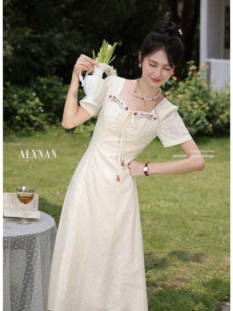 Elegant apricot French short-sleeve dress for women, slimming square neck long A-line dress for summer