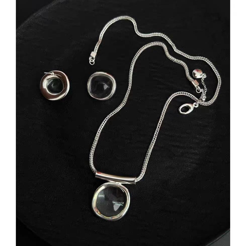 Elegant Irregular Pendant Necklace: Exquisite Light Luxury, High-End Versatile Accessory for Women