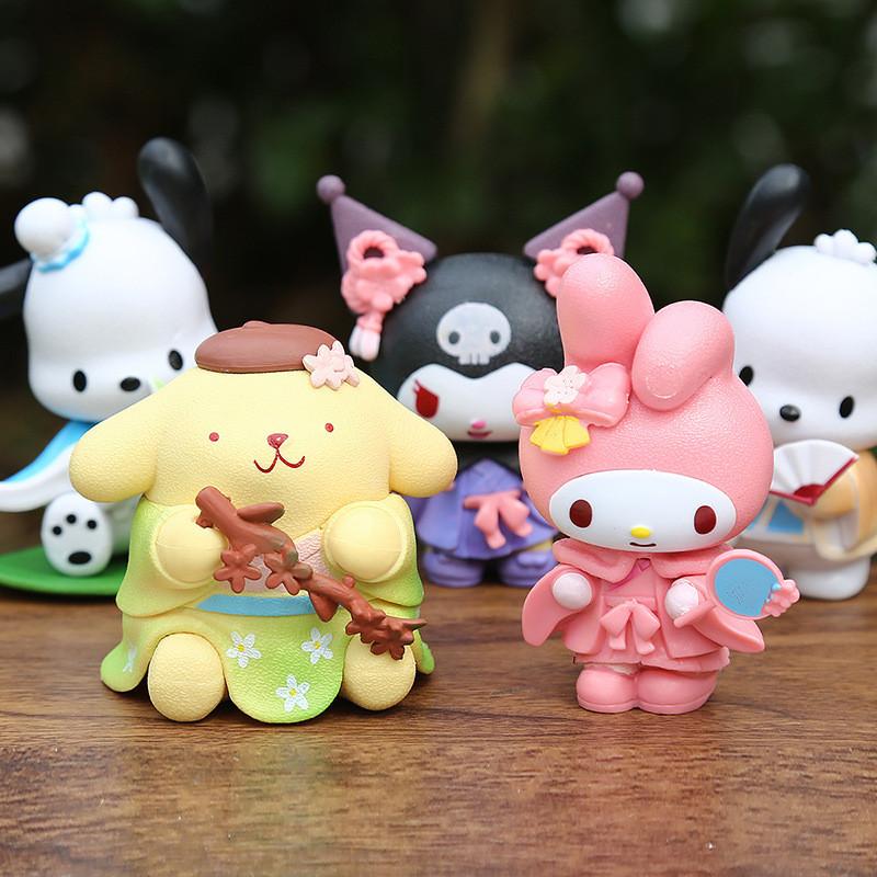Entzückende Sanrio PVC-Figuren-Kollektion mit Melon Melody und Kuromi in bezaubernden floralen Designs