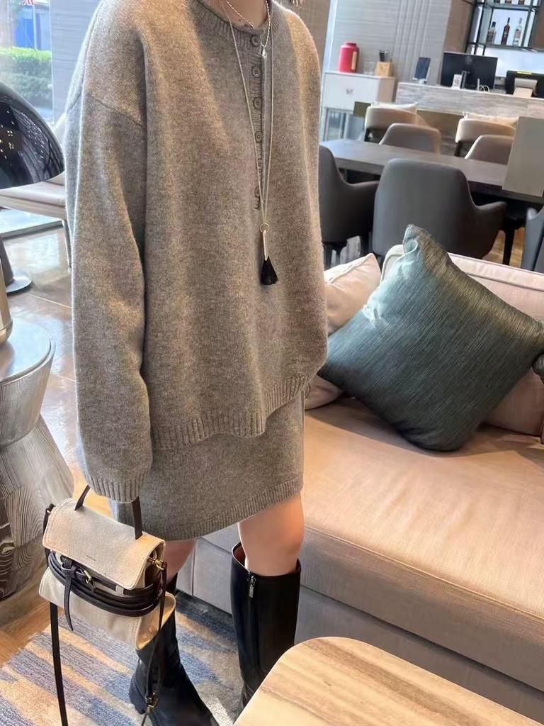 Autumn Winter 100% Wool Round Neck Pullover Sweater with Buttons