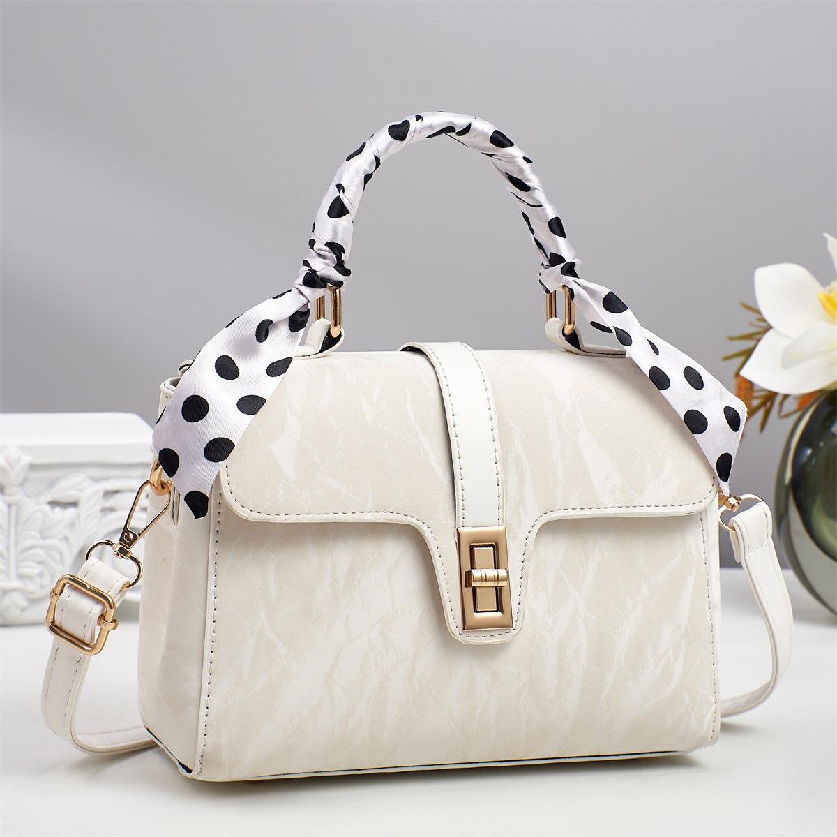 

Вместительная легкая роскошная высококачественная мягкая прочная модная изысканная легкая сумка-кроссбоди на плечо для通勤 и активного отдыха грязно-белый