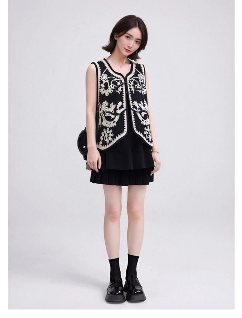 Retro Corduroy Lambswool Vest with Heavy Embroidery and Shoulder Pads - European and American Style