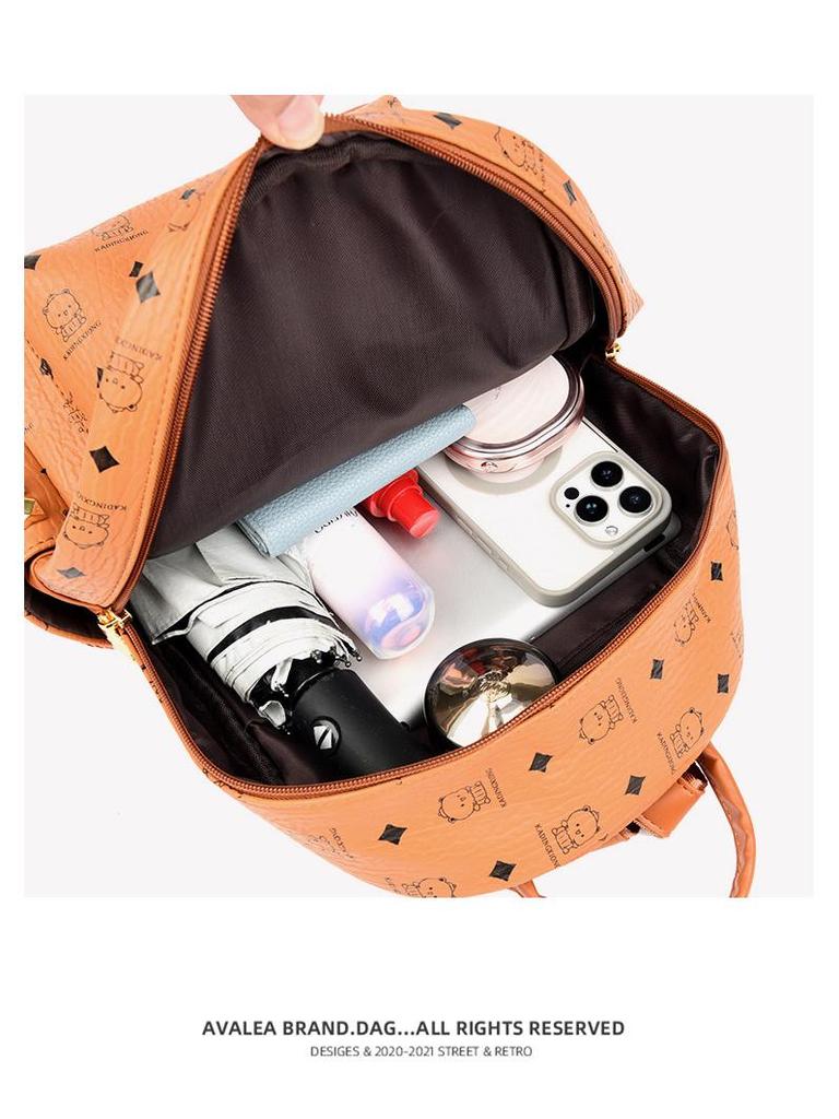 Retro Western Commuter Backpack for Women with Bear Print - Stylish, Lightweight & Versatile for Work or School