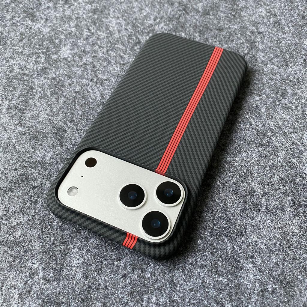 Triumph color red line carbon fiber is suitable for Apple 17 mobile phone case 16pro large hole gradual change sky color 15/14 protective cover