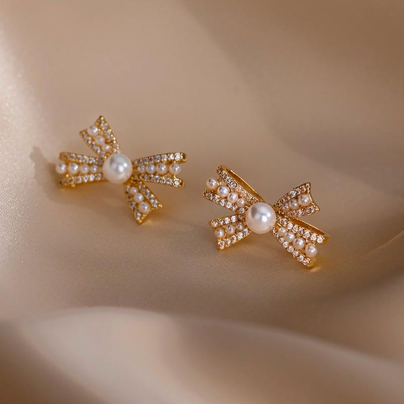 

Gold Plated Zircon Butterfly Pearl Stud Earrings - Elegant, High-End Fashion Accessories
