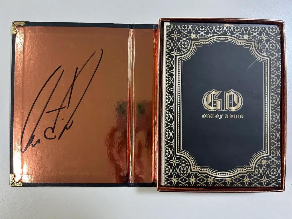 G-DRAGON GD Autographed Album Signed Album Used