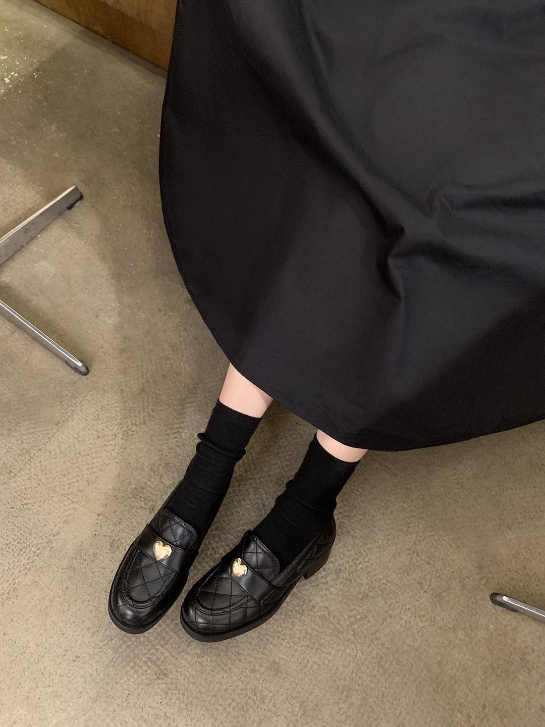 

Туфли маленькие ароматные ветер ромб любовь пряжка толстый каблук ленивые женские одиночные туфли осень 40