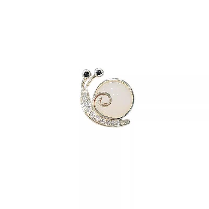 Cute Little Snail Brooch, Trendy and Unique Collar Pin, Anti-glare Pin, Collar Pin, Cardigan Sweater
