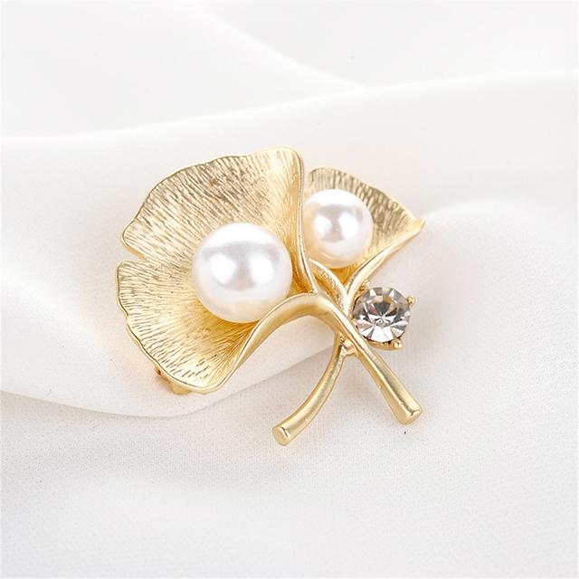 

Золотые листья гинкго, брошь с имитацией жемчуга, булавки, модные очаровательные броши в корейском стиле для женщин, аксессуары для шали, пальто