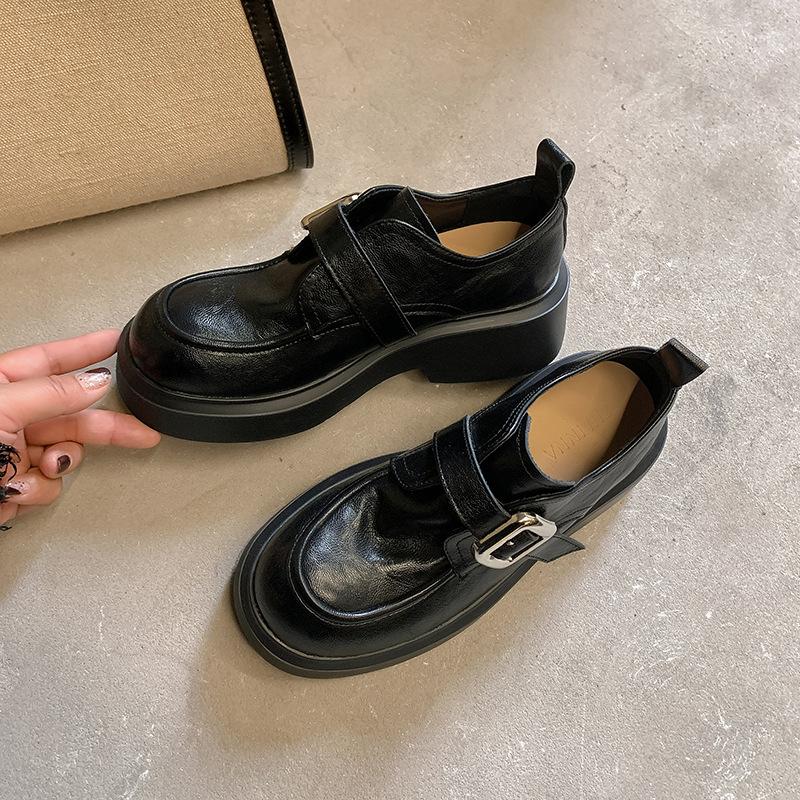 Thick-soled round head retro women's spring new belt buckle commuter thick heel deep mouth small leather shoes women