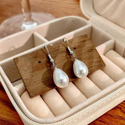 Elegant Drop-shaped Pearl Earrings, Minimalist and Sophisticated, Unique Charm and Beauty, Versatile and Stylish Women's Earrings