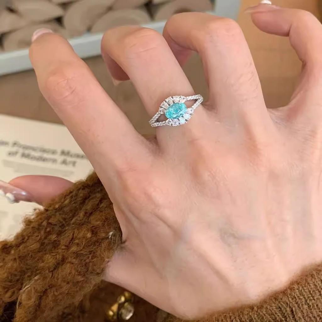 Exquisite Vintage Style Aquamarine Ring For Women With Elegant Geometric Design