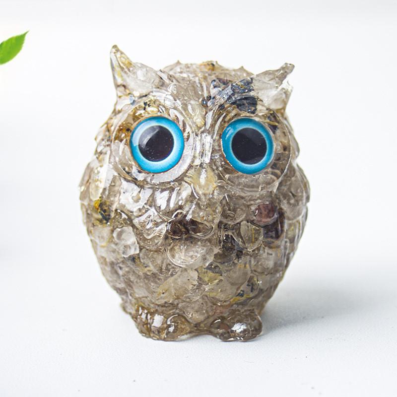 Uil als bureaudecoratie van kristalhars met glinsterende steentjes, ideaal als cadeau voor thuis of op kantoor.