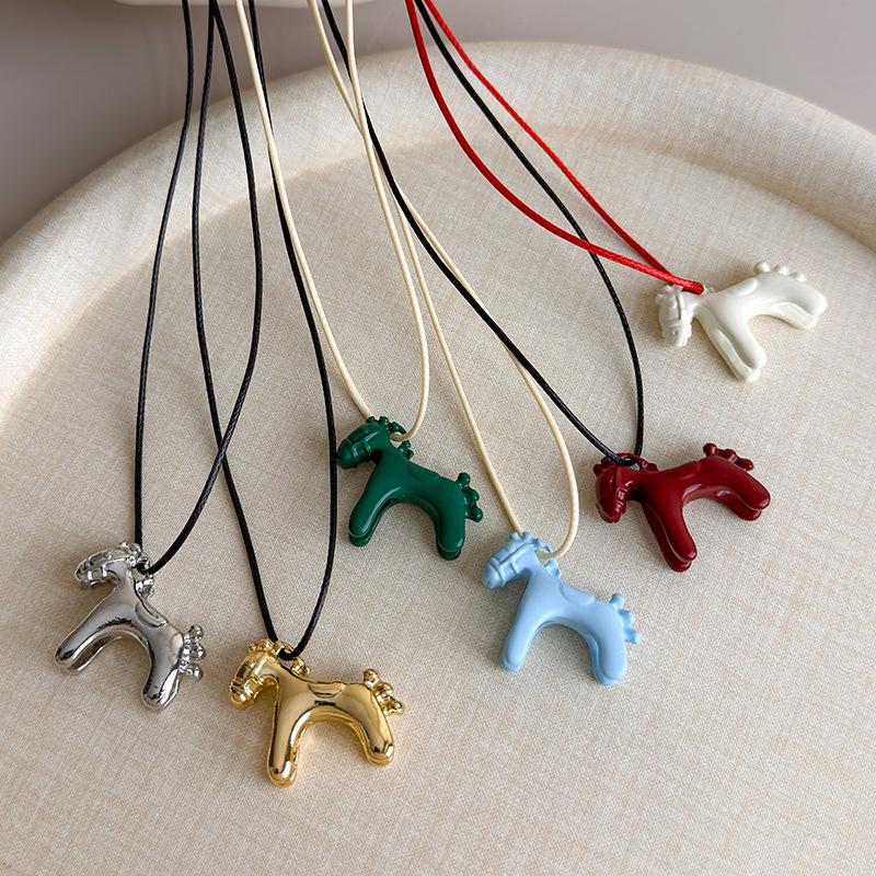 Minimalisme Émail Glaçure Coulante Pendentif Cheval Coloré Long Collier Chaîne Pull Réglable Accessoire de Bijouterie Simple Cadeaux