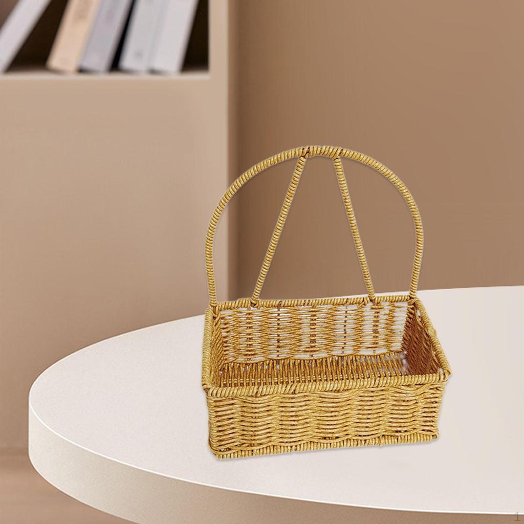 Elegantní závěsný košík z ratanu na zeď pro organizaci domácnosti