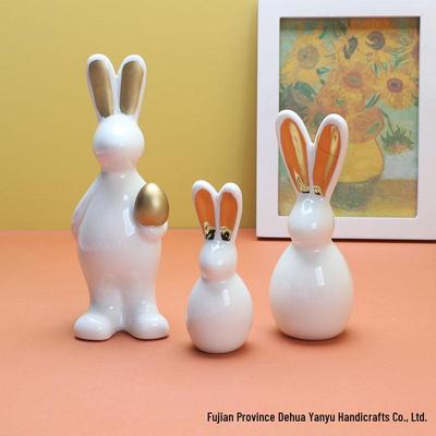 Ornament Ceramic de Paște: Iepuraș Drăguț Ținând Ou, Cadou Perfect pentru Decorarea Casei