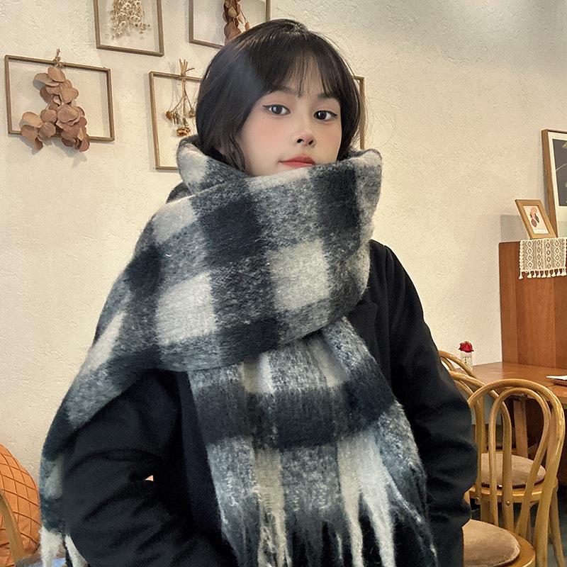 Luochi Black & White Plaid Scarf: Warm, Thick, Korean Style, Fashionable, Versatile Tassel Scarf for Women, Autumn/Winter