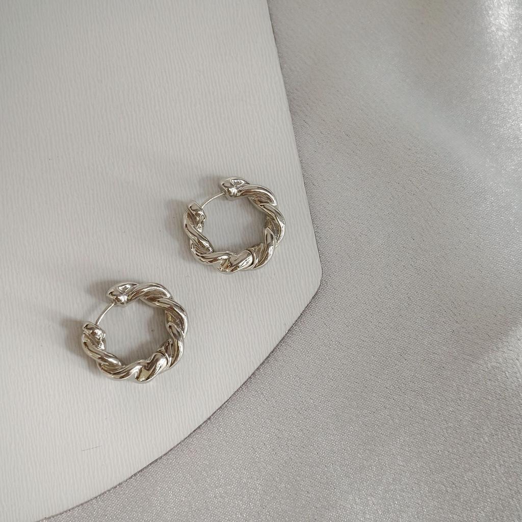 Gold Circle Earrings, Women'S Exquisite High-End Temperament Earrings, 925 Silver Needle Niche Twist Earrings, Earrings.