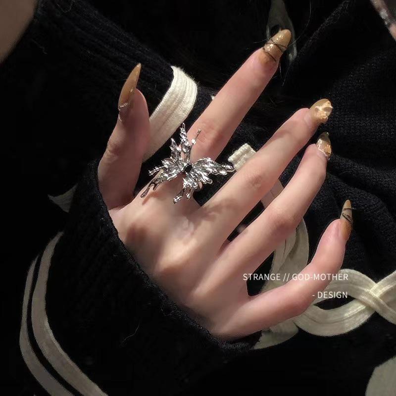 Niche Design Butterfly and Snake Rings: Stylish High-End Jewelry Set for Trendy Girls