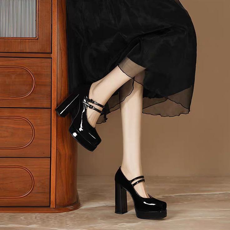 Mary Jane Pumps para mulheres 2024 Novas meninas Moda Marca Salto grosso Vestido de casamento Sapatos Clássicos Fivela dupla Plataforma Salto alto