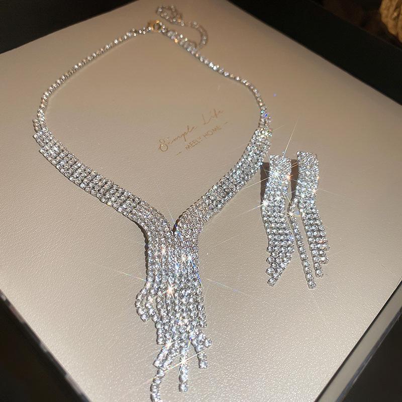 Elegant Rhinestone Inlaid Square Clavicle Necklace Set - Stylish, High-End Design for Women