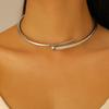 Elegantes geometrisches Wellen-Choker: Europäische & Amerikanische Halskette für Frauen