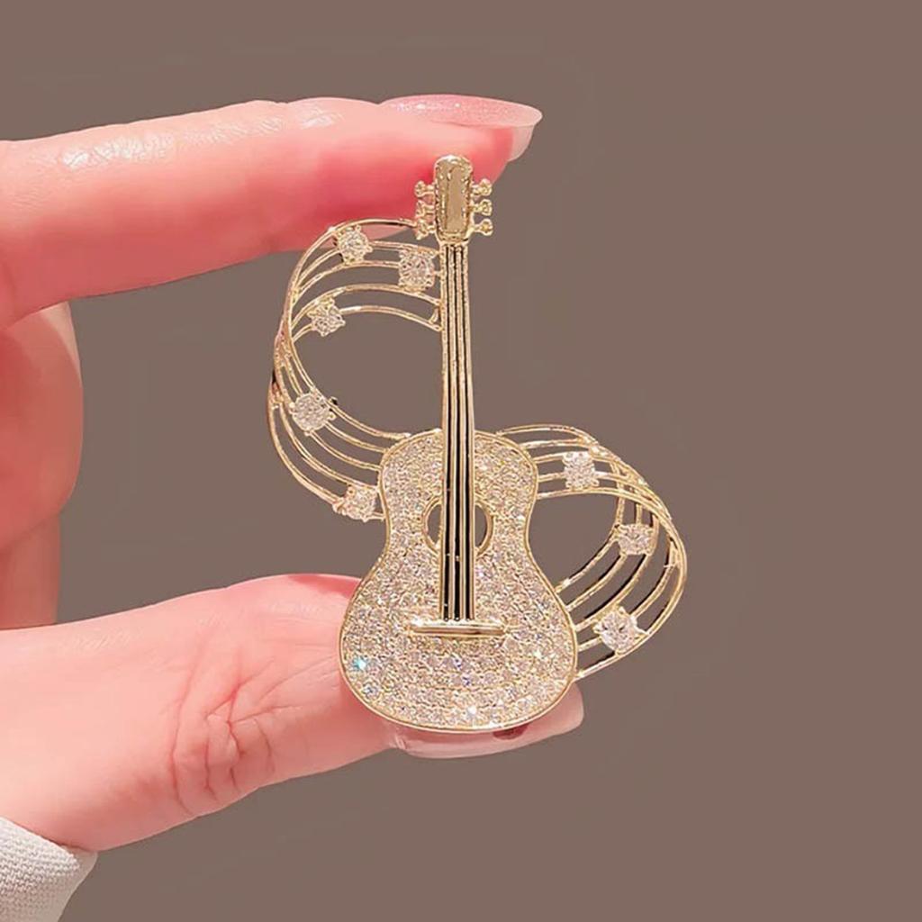 Stilvolle Gitarren-Musiknoten-Brosche mit Strasssteinen Legierung Goldton Anstecknadel Schmuck für Musiker Konzert Party Accessoires