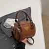 High-end Niche Bag Women's Autumn and Winter New Fashion Shoulder Messenger Bag Retro Portable Small Square Bag