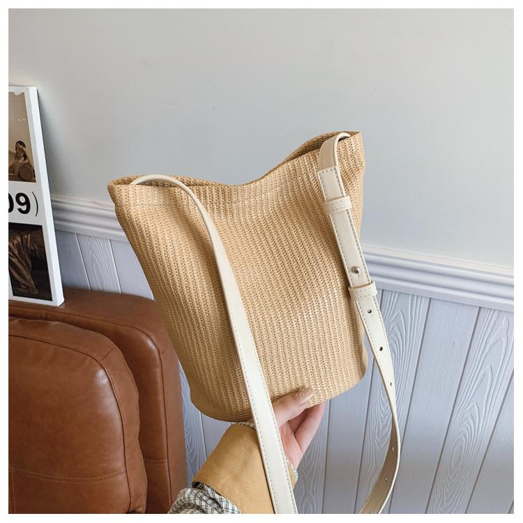 

Simple and fashionable large-capacity bucket bag, new casual commuting shoulder messenger bag, retro bag for women бежевый