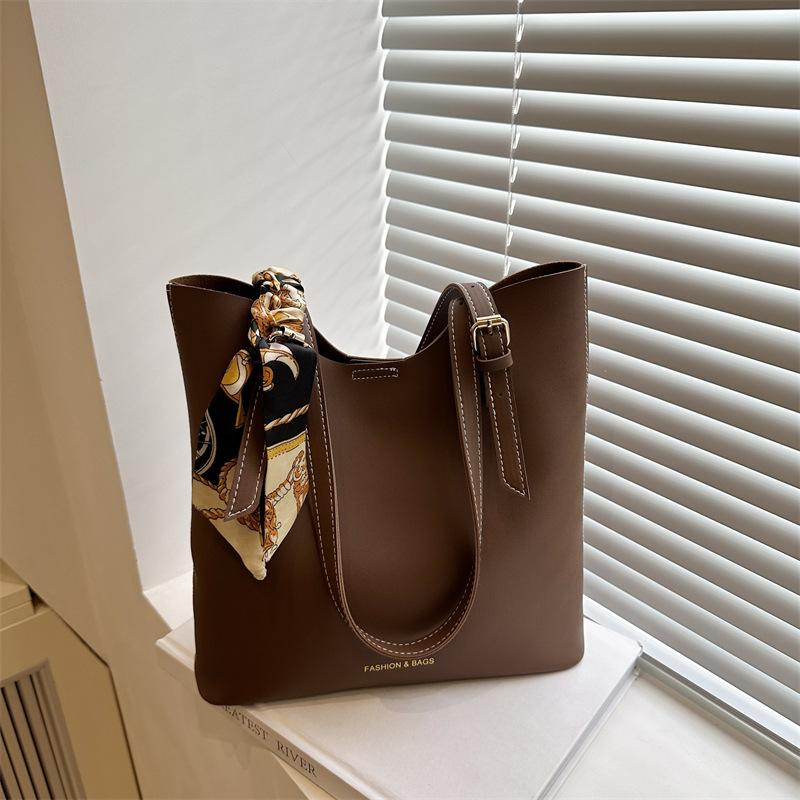 Summer New Fashionable Large-capacity Casual Handbag Retro Simple Commuting Shoulder Underarm Tote Bag