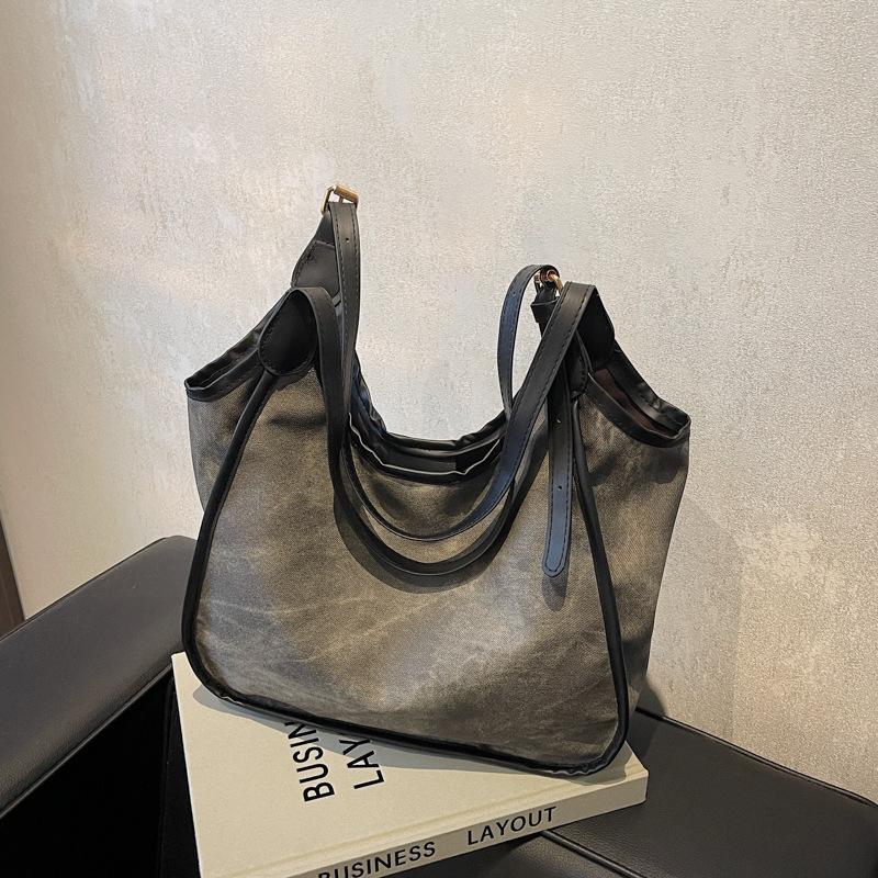 

High-end sense large-capacity fashion tote bag women s new autumn and winter versatile work commuting ins niche shoulder bag