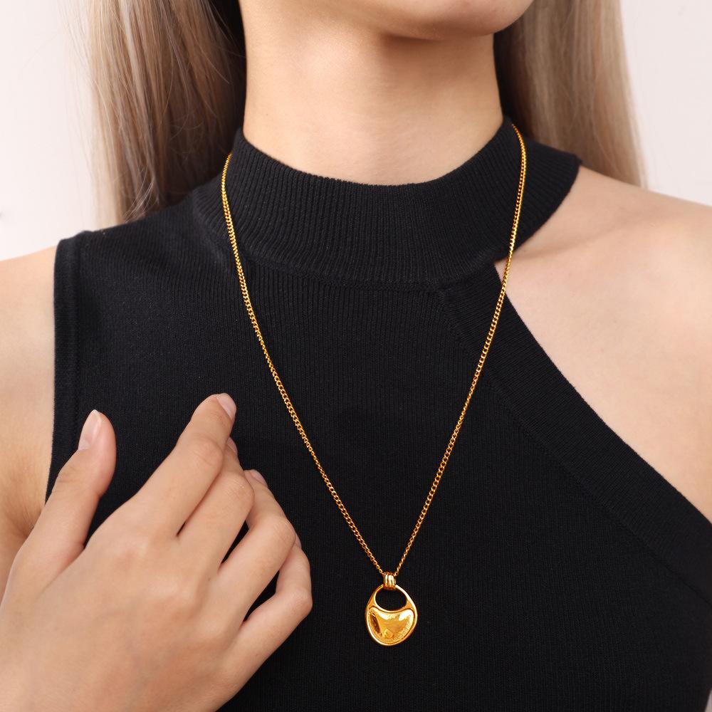 Elegant Saddle Shape Geometric Pendant Necklace