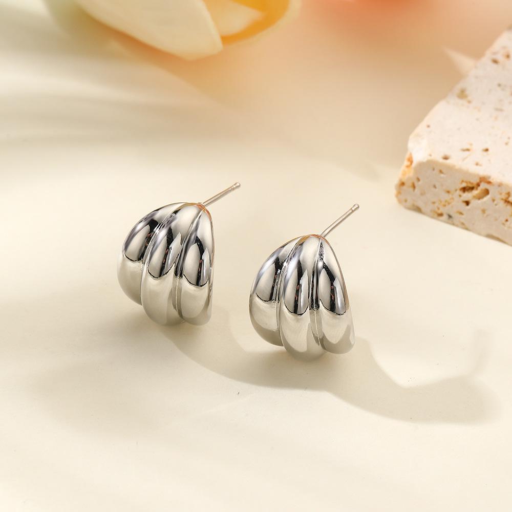 

Европейские и американские глянцевые минималистичные геометрические серьги-пусеты C-образной формы с покрытием из 18-каратного золота