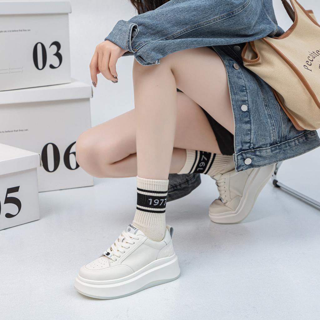 Thick-soled versatile bread Xiaoxiangfeng board shoes, new leather little white shoes in the spring of 25 years, women's sports and leisure height-i